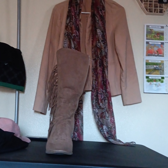 Boots - Picture 4 of 4